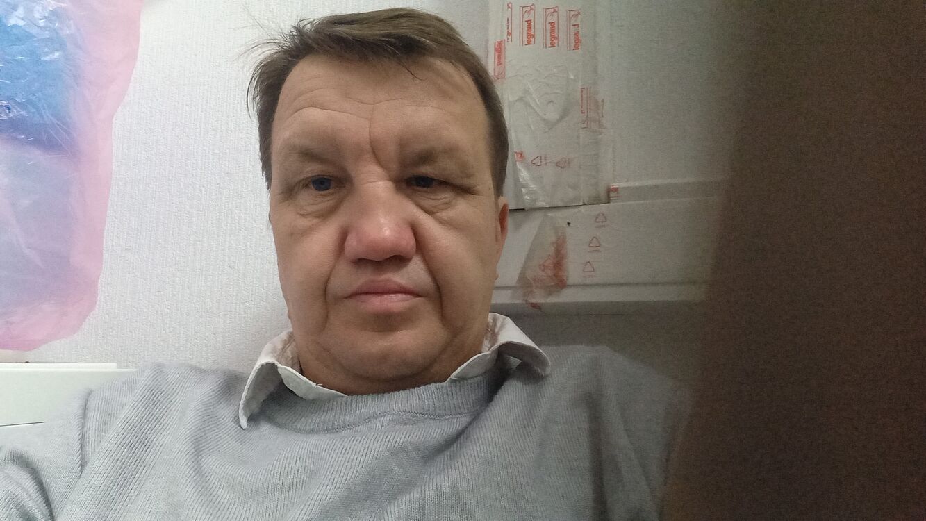  37702815  , 52 ,    