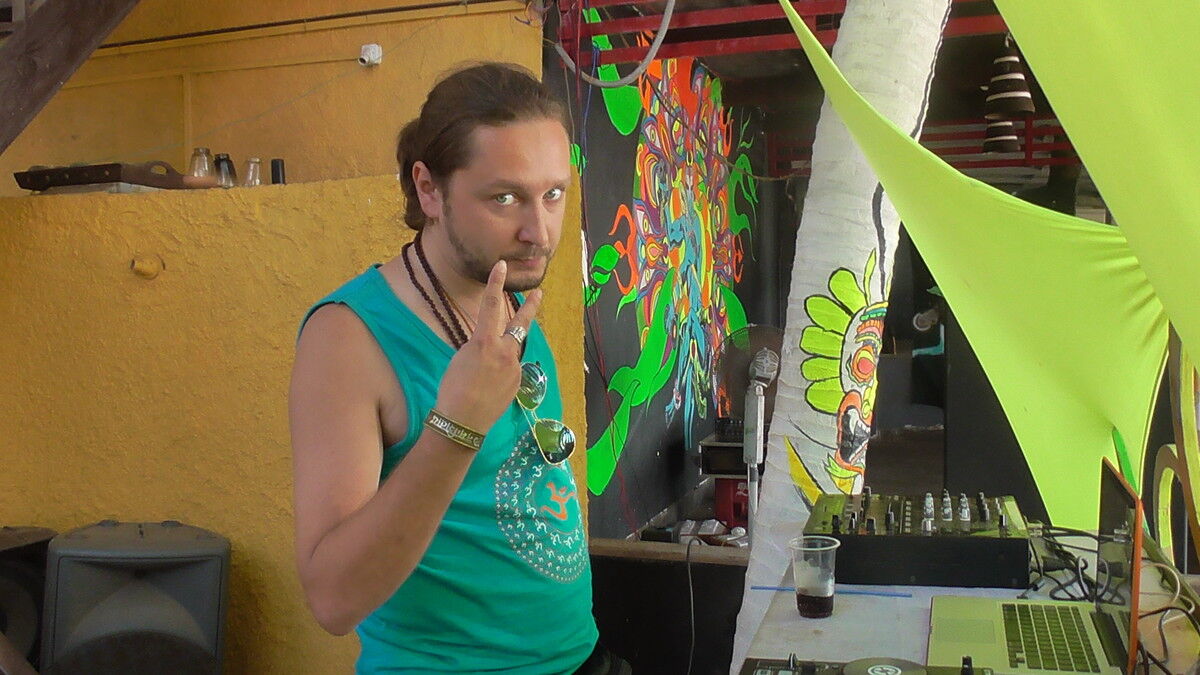  8933645  Vitaly, 40 ,    