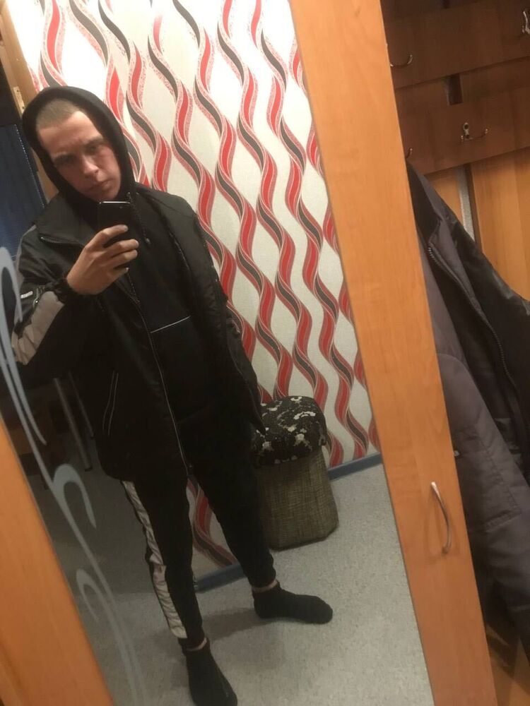  31489305  Igor, 24 ,    