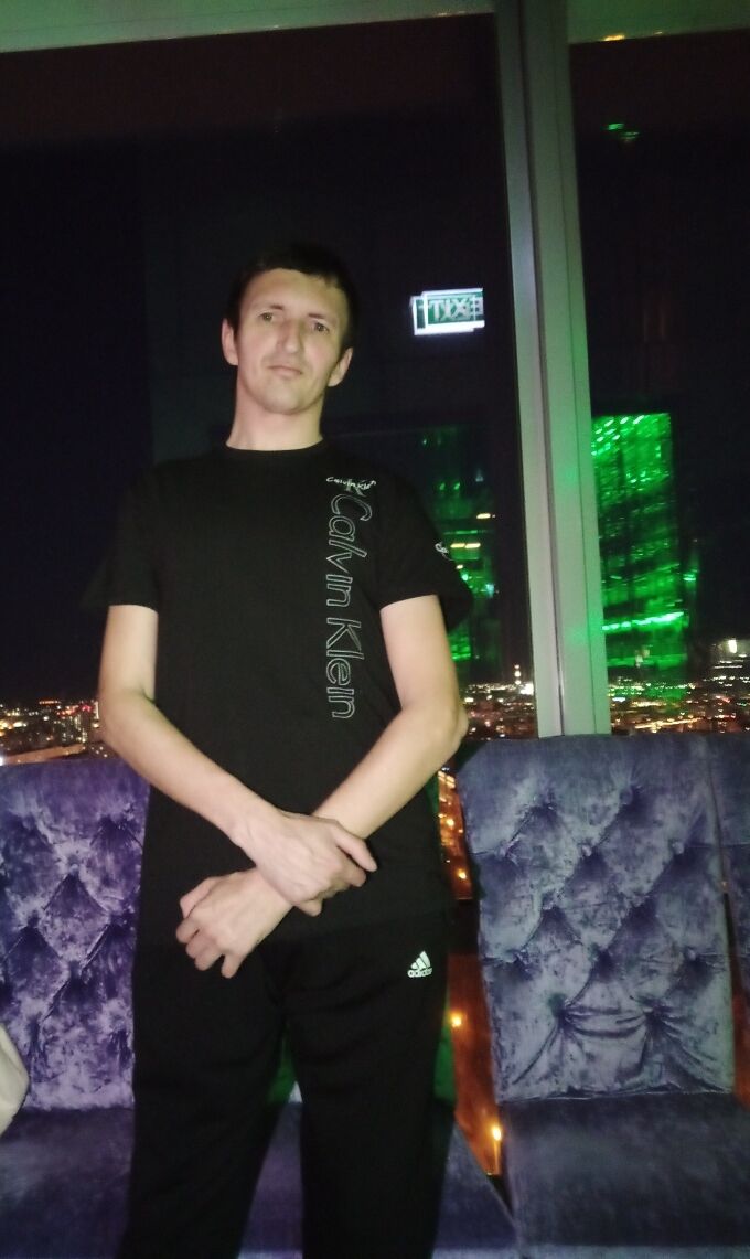  42555915  Artem, 35 ,    