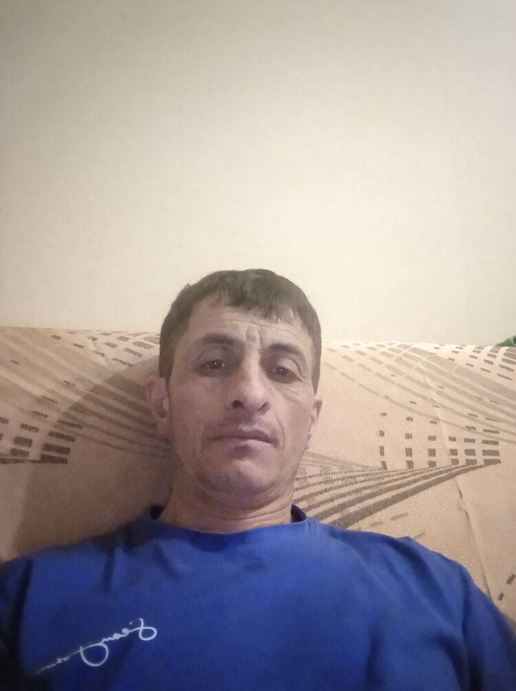 37140975  Gena, 44 ,    