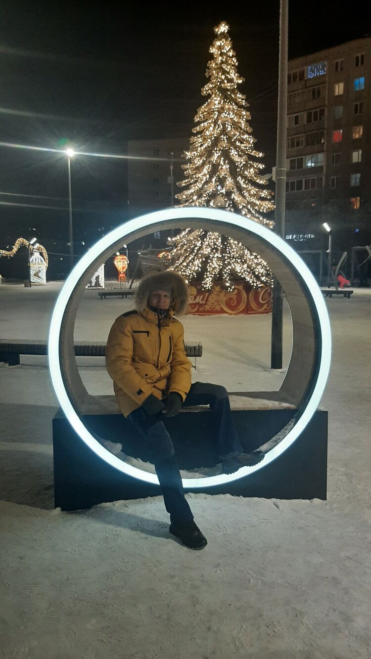  39409405  Aleksei, 43 ,    --