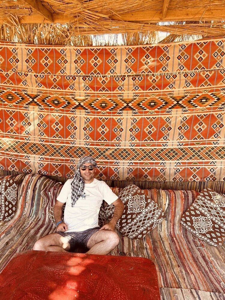  51019465  Khachik, 28 ,    