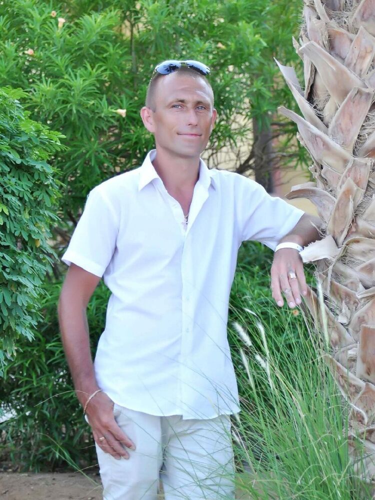  37323455  Leonid, 43 ,    