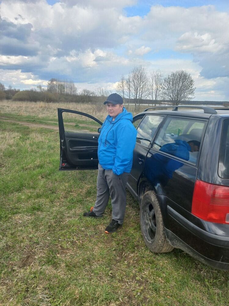  ,   Valentin, 39 ,  