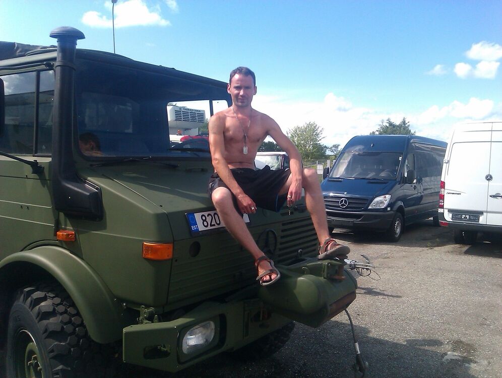  ,   Jevgen, 44 ,   ,   , c 