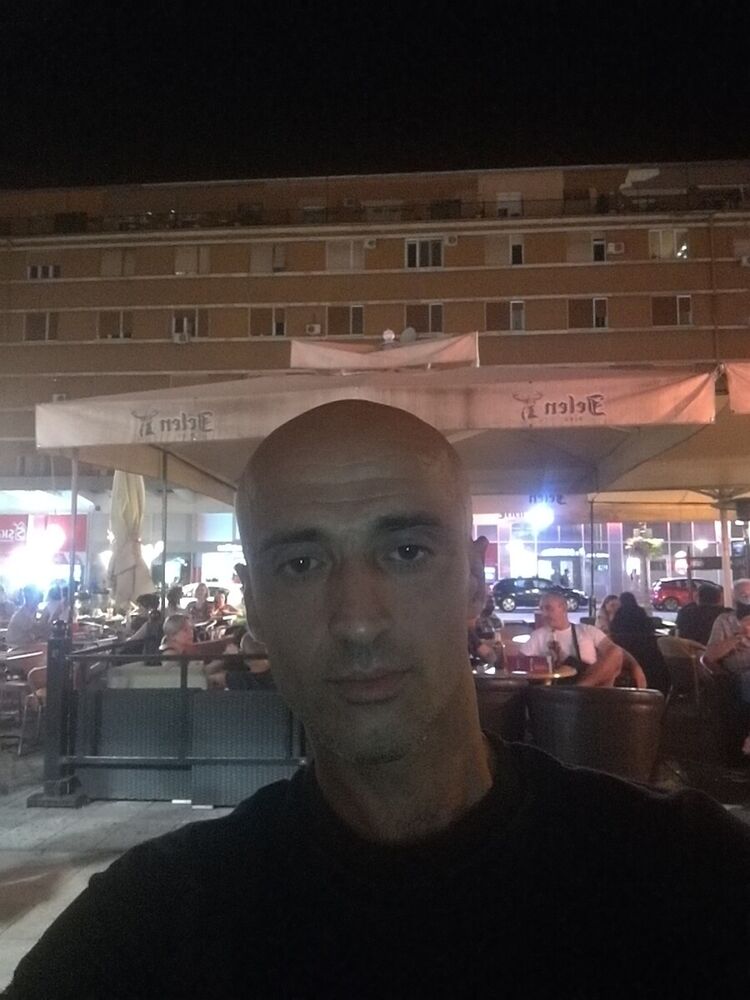  21614235  Boban, 42 ,    