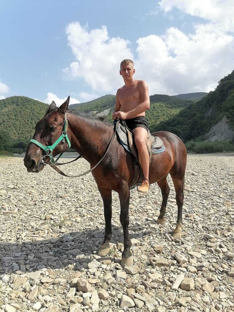  35288305  Denis, 42 ,    