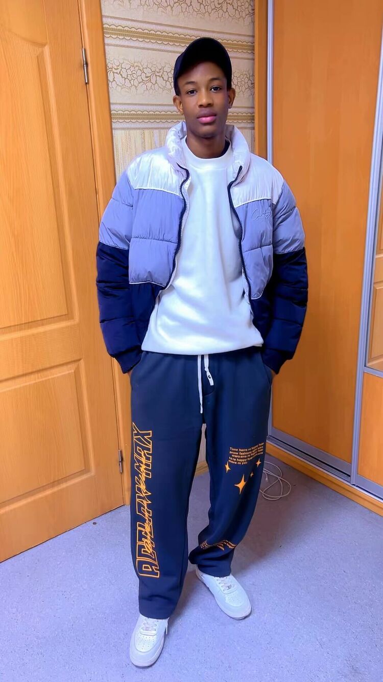  54647425  Sergio, 21 ,    