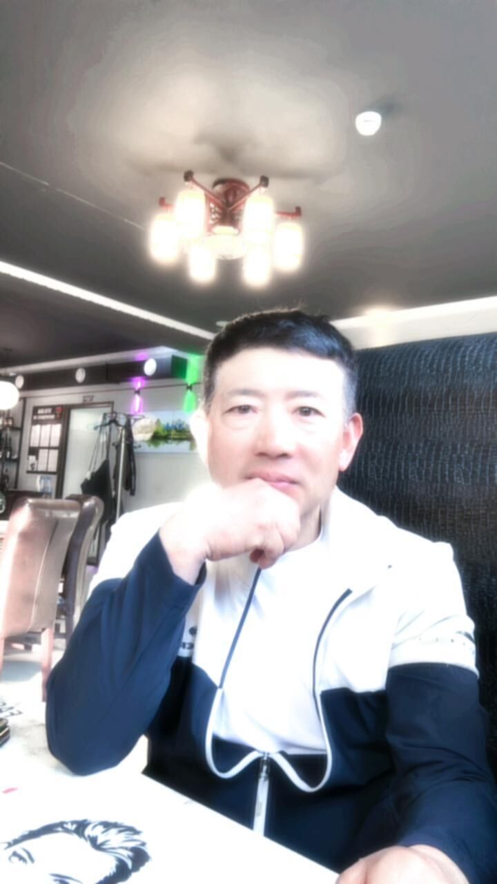 43858965  U Bossu, 46 ,    -