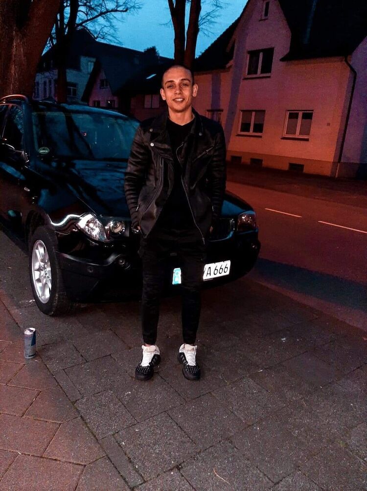  20226735  Vasim, 26 ,    Bielefeld