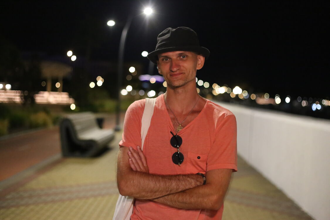  53322015  Artyom, 23 ,    