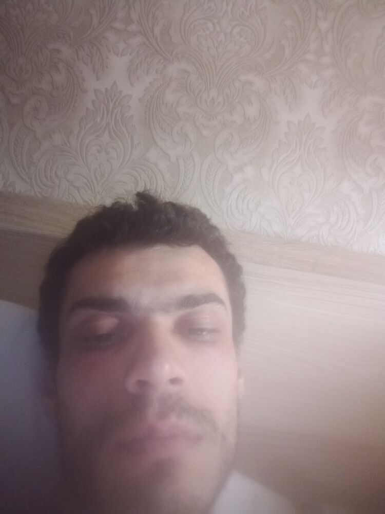  42577605  Robert, 28 ,    