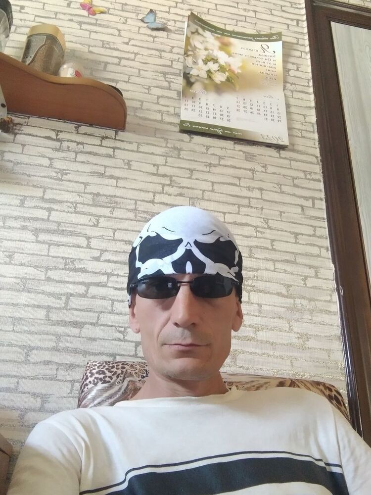  52627445  Evgeni, 43 ,    