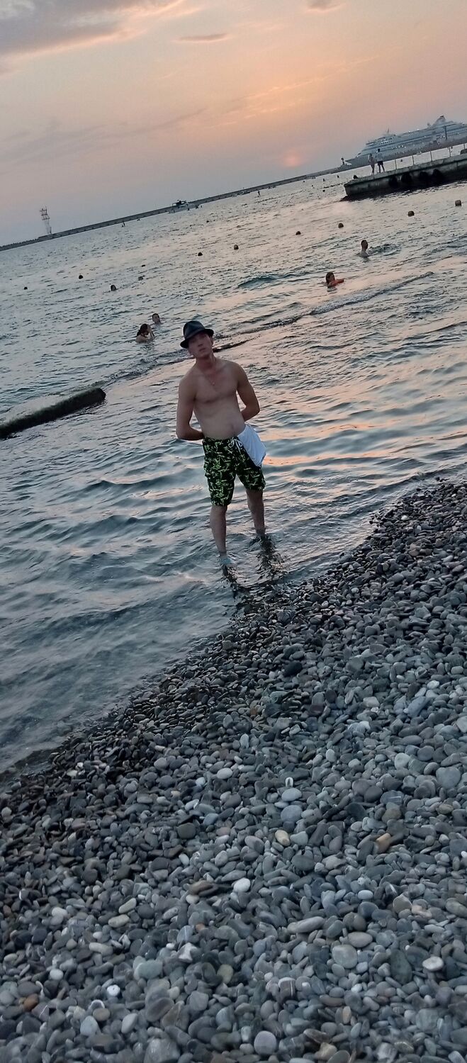  31284925  Alexander, 26 ,    