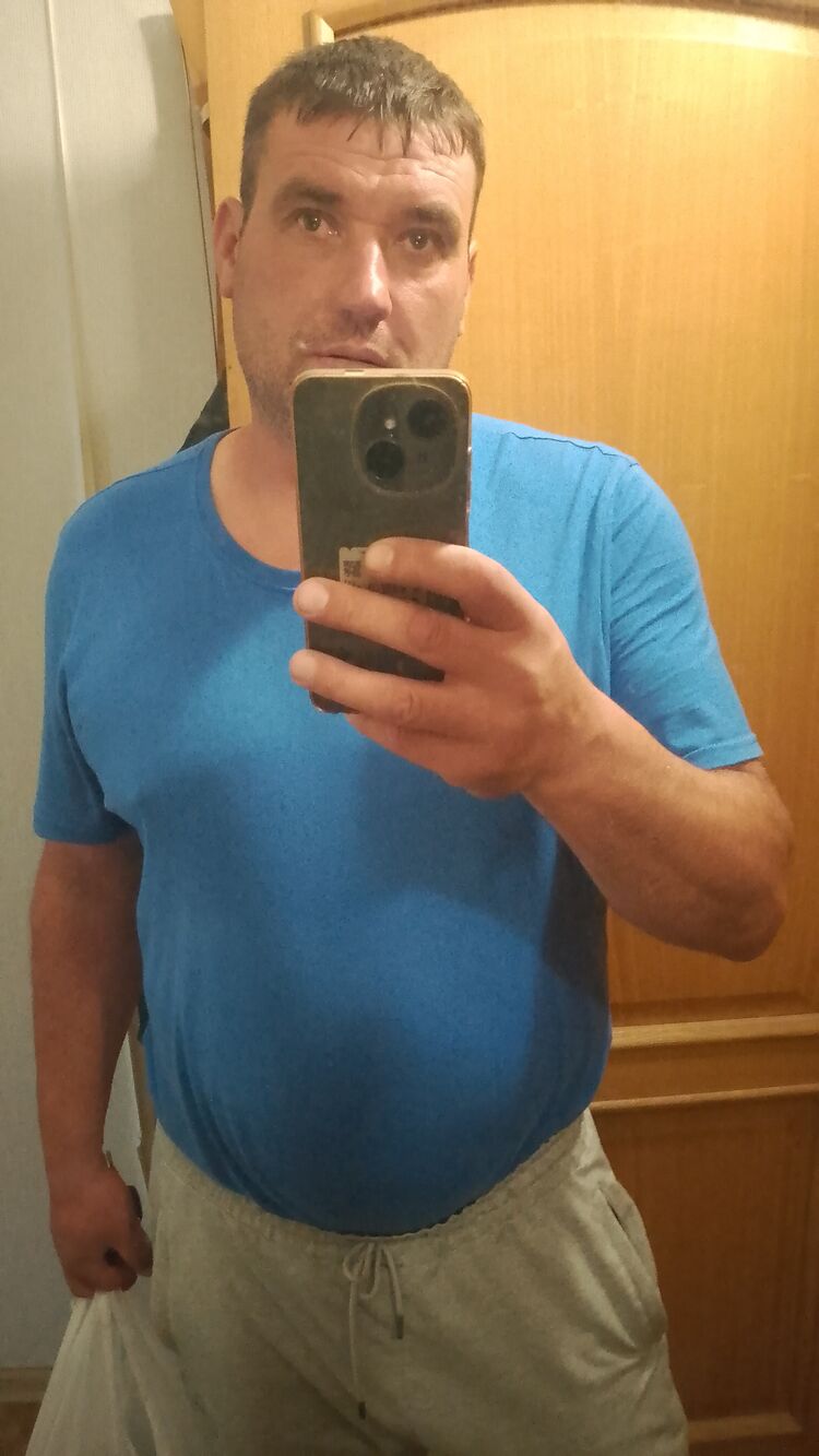  52907825  Aleksei, 42 ,    
