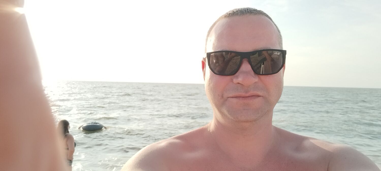 ,   Dimarik, 43 ,   ,   , c 