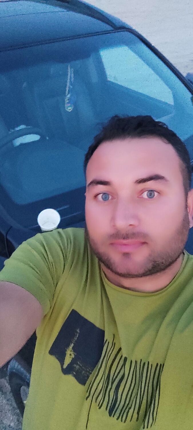  43946285  Malik, 39 ,    