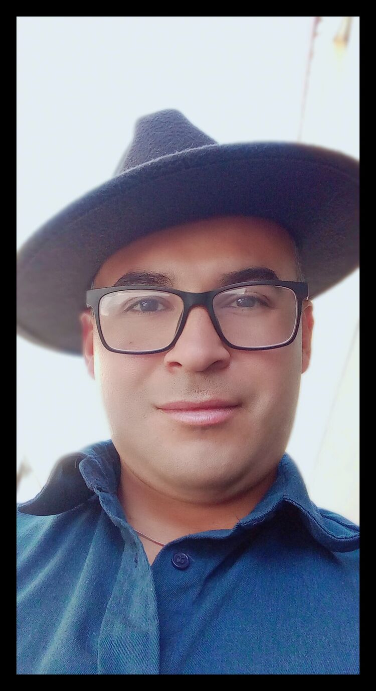  Quito,   Javier, 38 ,   ,   , c , 