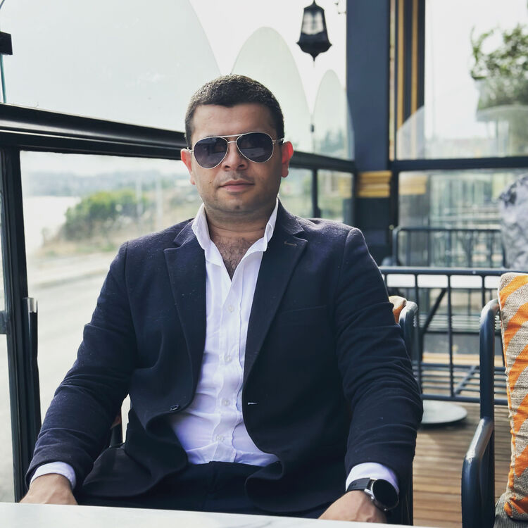  51936165  Utku, 31 ,    