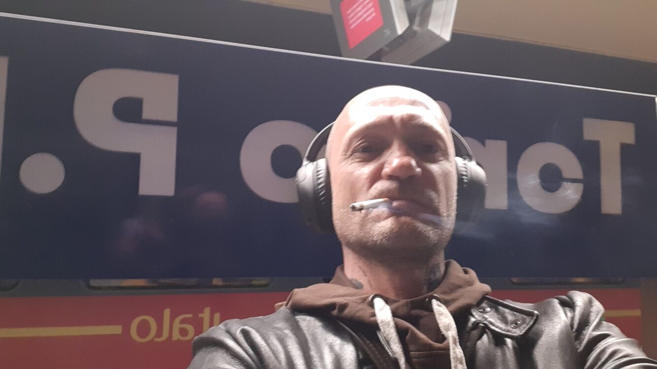  26499915  Serghei, 49 ,    