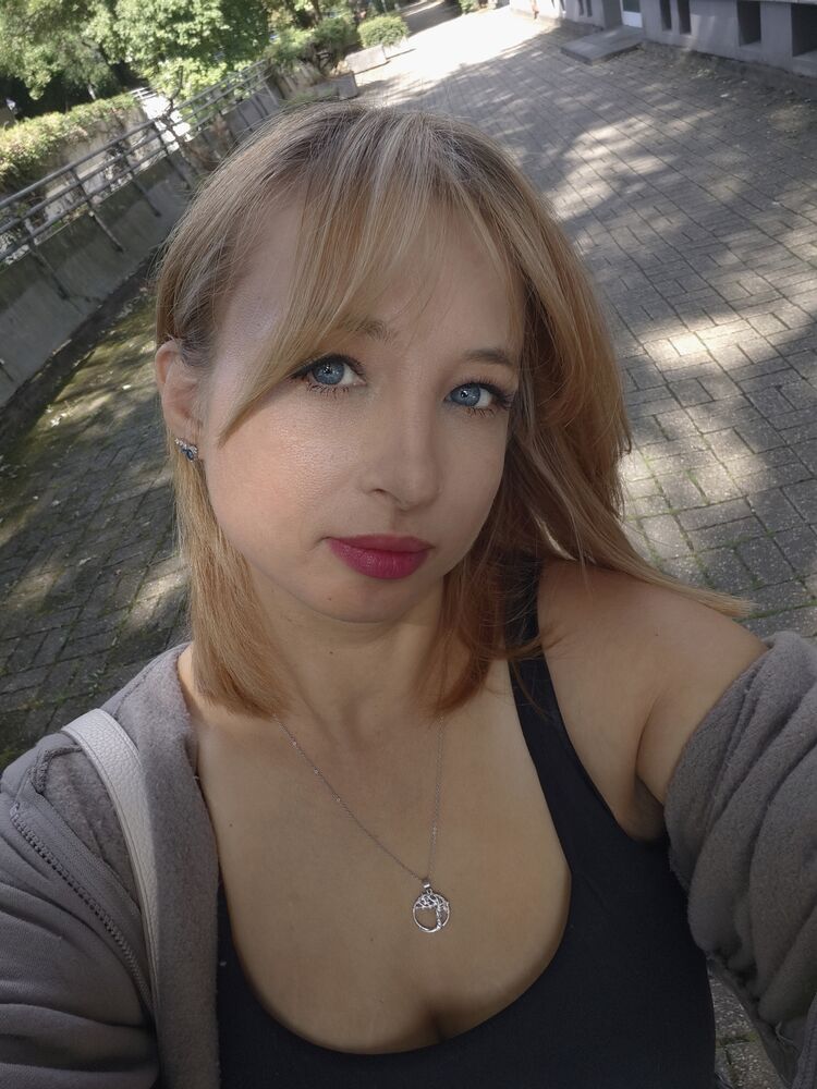  53597365  , 37 ,    Duisburg