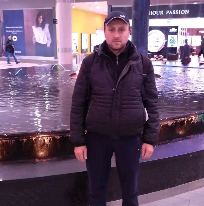  49810675  Ivan, 40 ,    