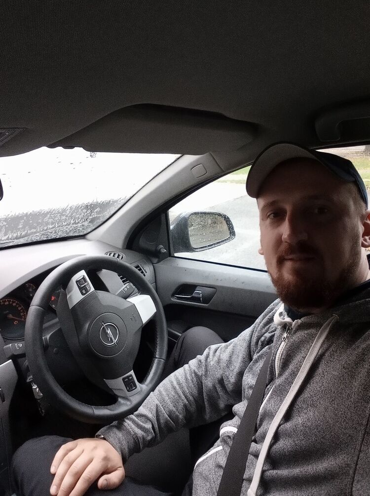  ,   Artem, 37 ,   ,   , c 