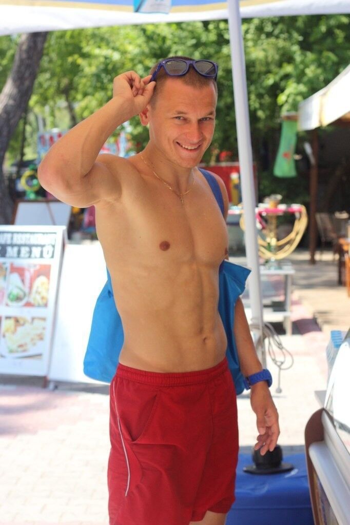  ,   Alex, 32 ,   ,   , c , 