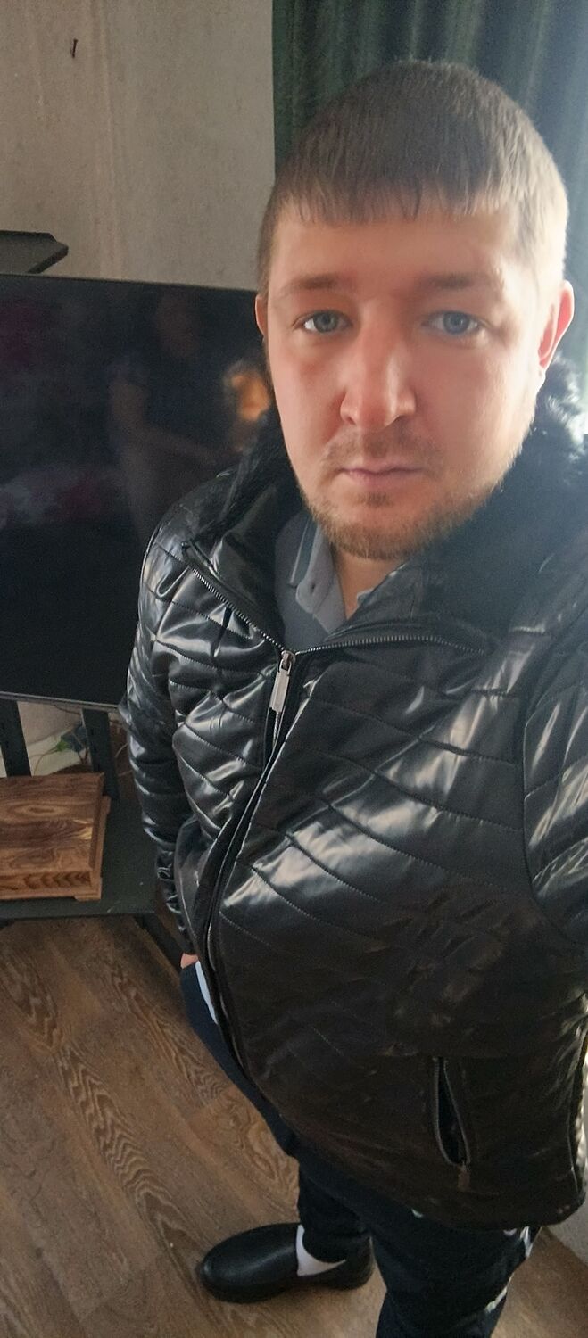  54165535  Alexander, 33 ,    