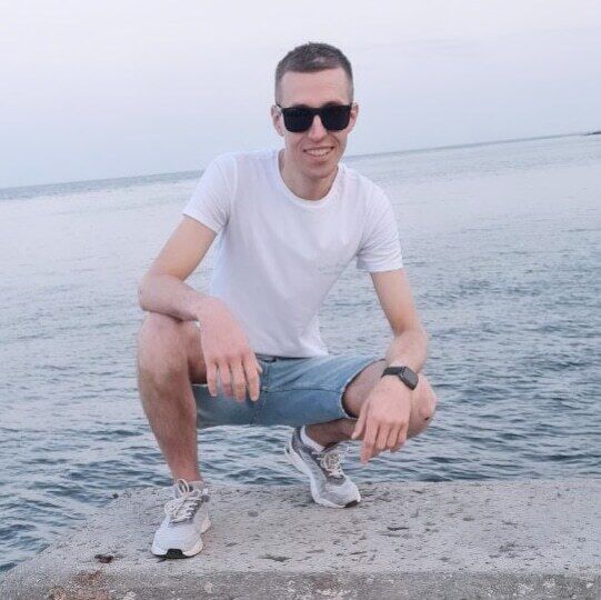  44076475  Denis, 31 ,    