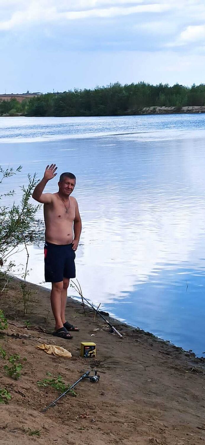  37701645  Andrey, 48 ,    