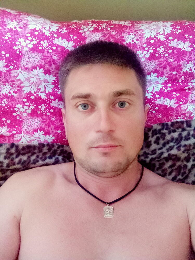  16446355  Maksym, 42 ,    