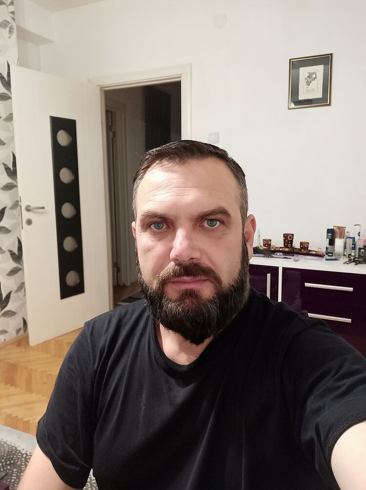  24486415  Igor, 47 ,    