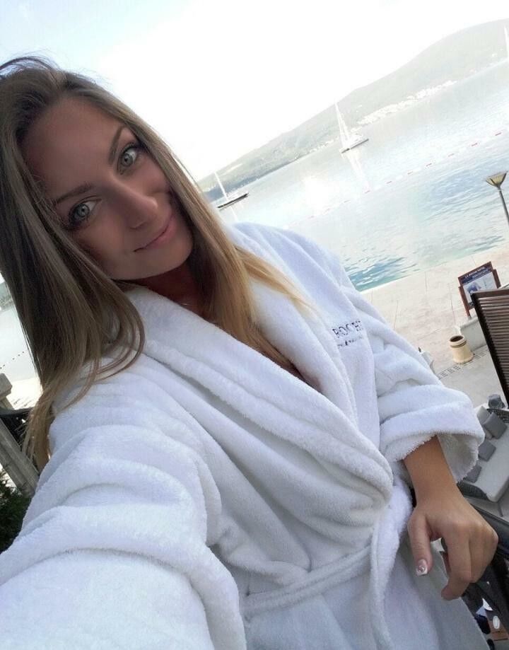  28022795  Valia, 30 ,    
