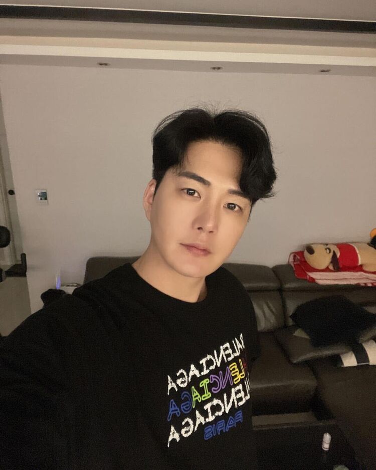  ,   Jeong, 29 ,  