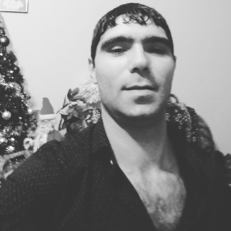  11642235  Artur, 41 ,    