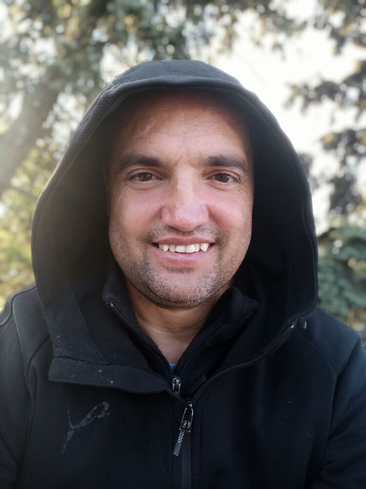  37199425  Alek, 48 ,    