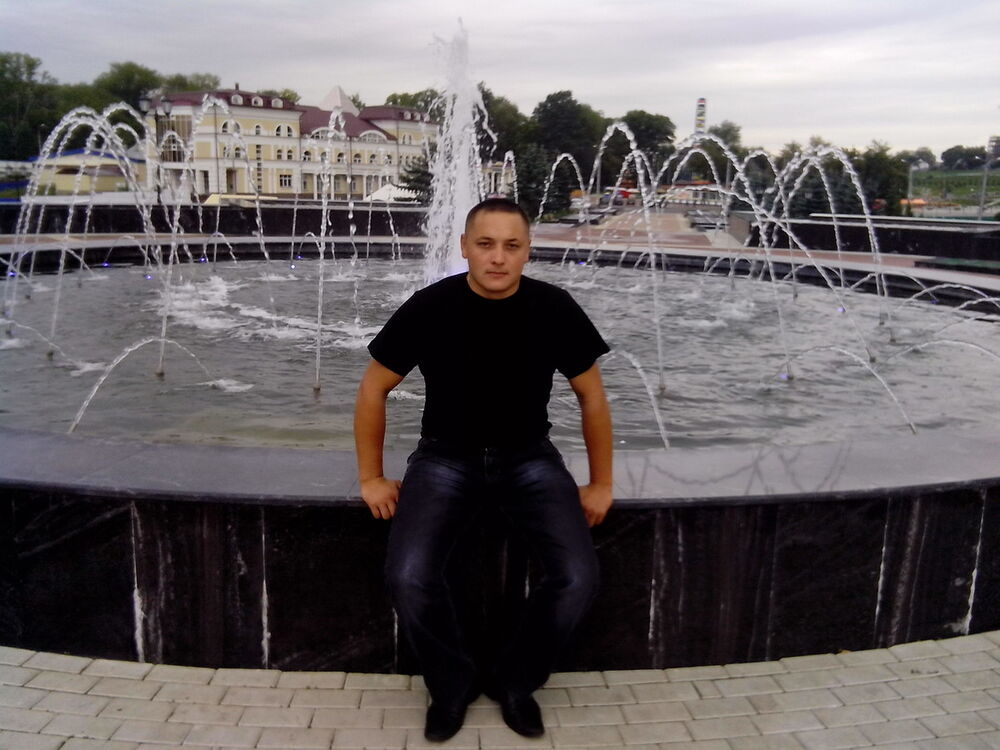  4716925  Viktor, 40 ,    
