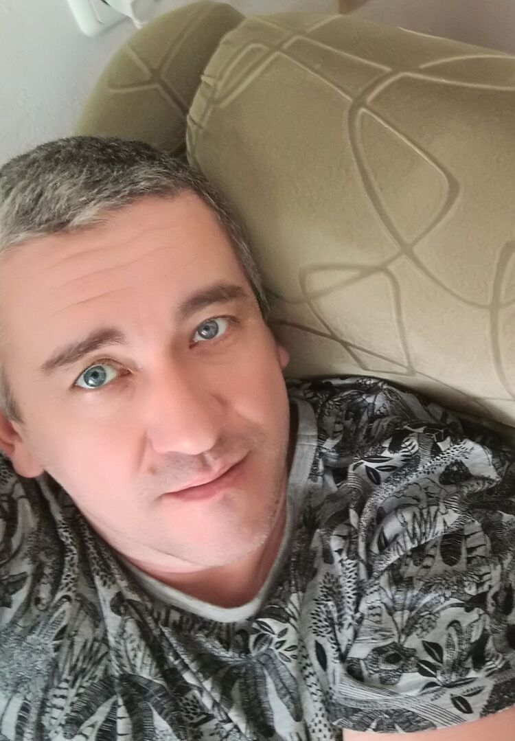  18272065  Anatoliy, 49 ,    
