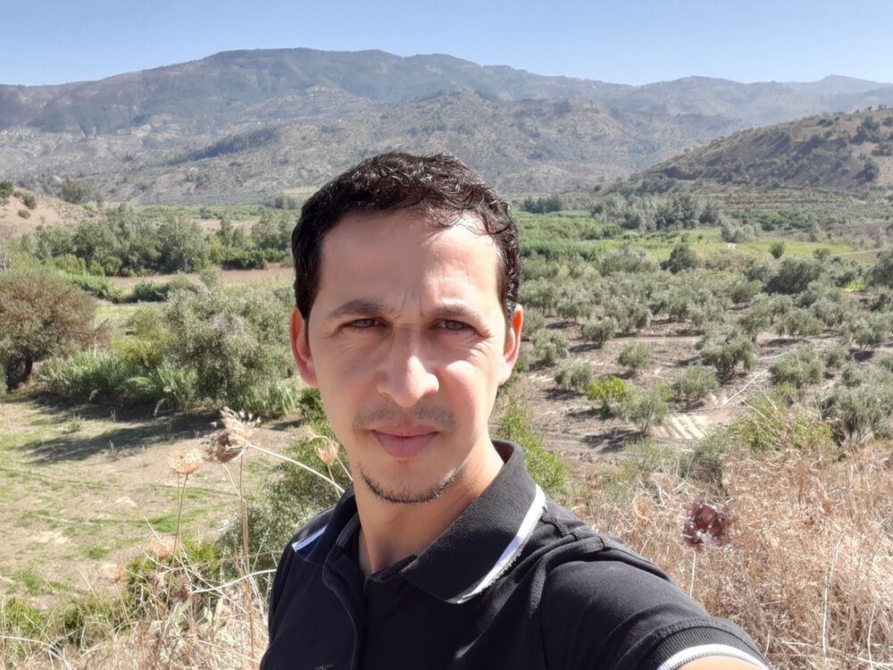  17976285  Allaoua, 38 ,    Algiers