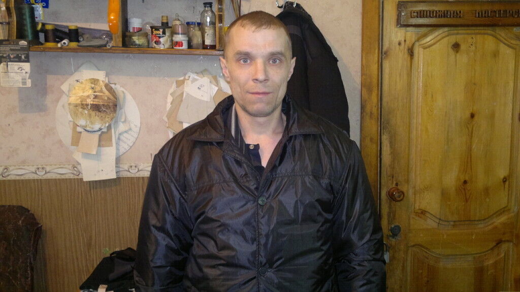  38773525  Konstantin, 42 ,    