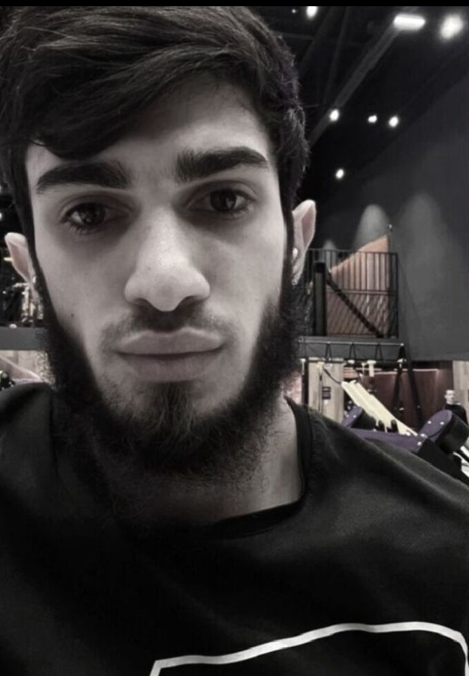  53059745  Zurab, 27 ,    