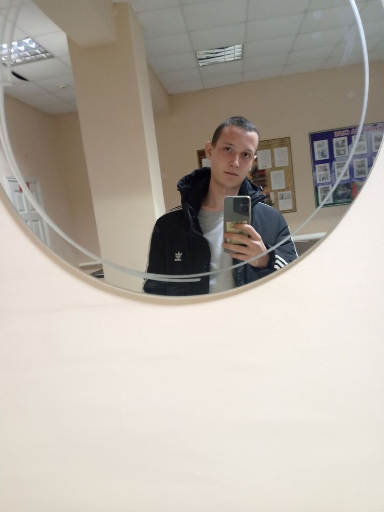  38818345  Eduard, 20 ,    