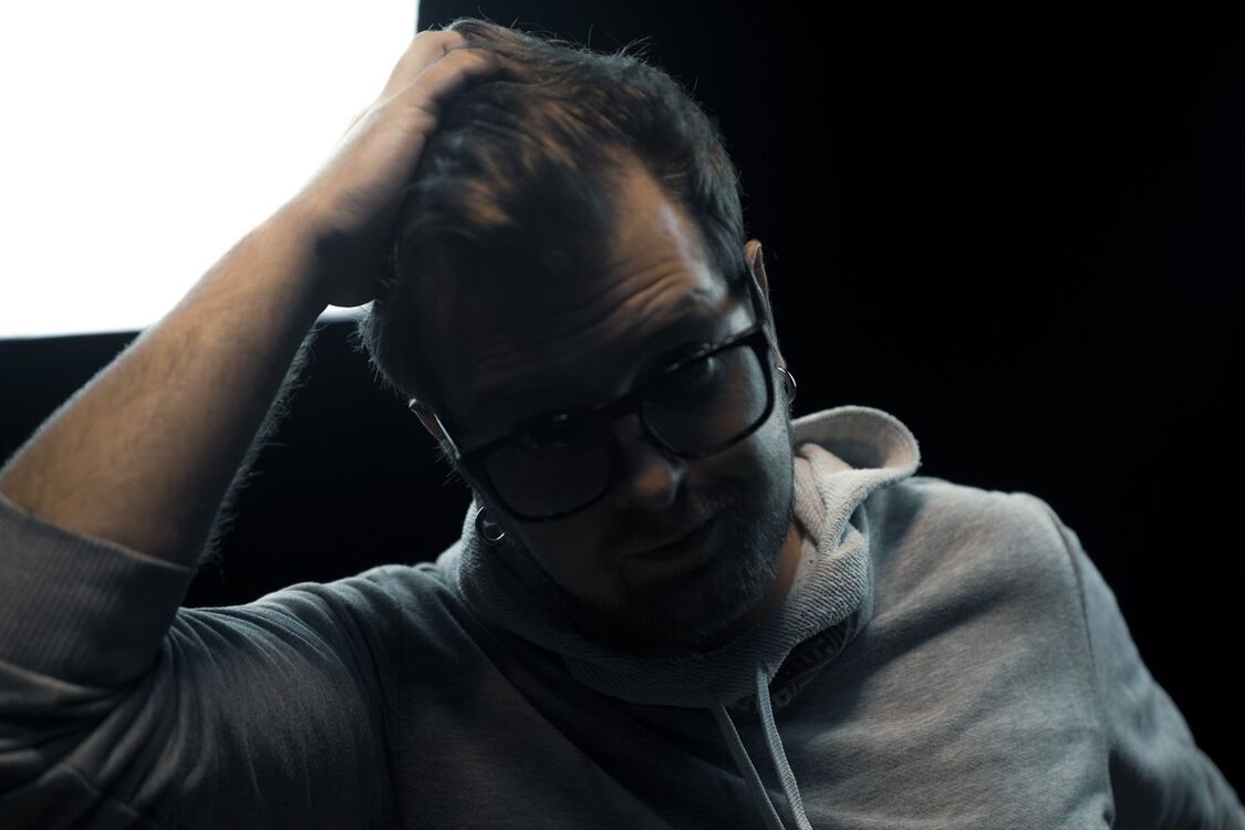  18018745  Uladzislau, 35 ,    