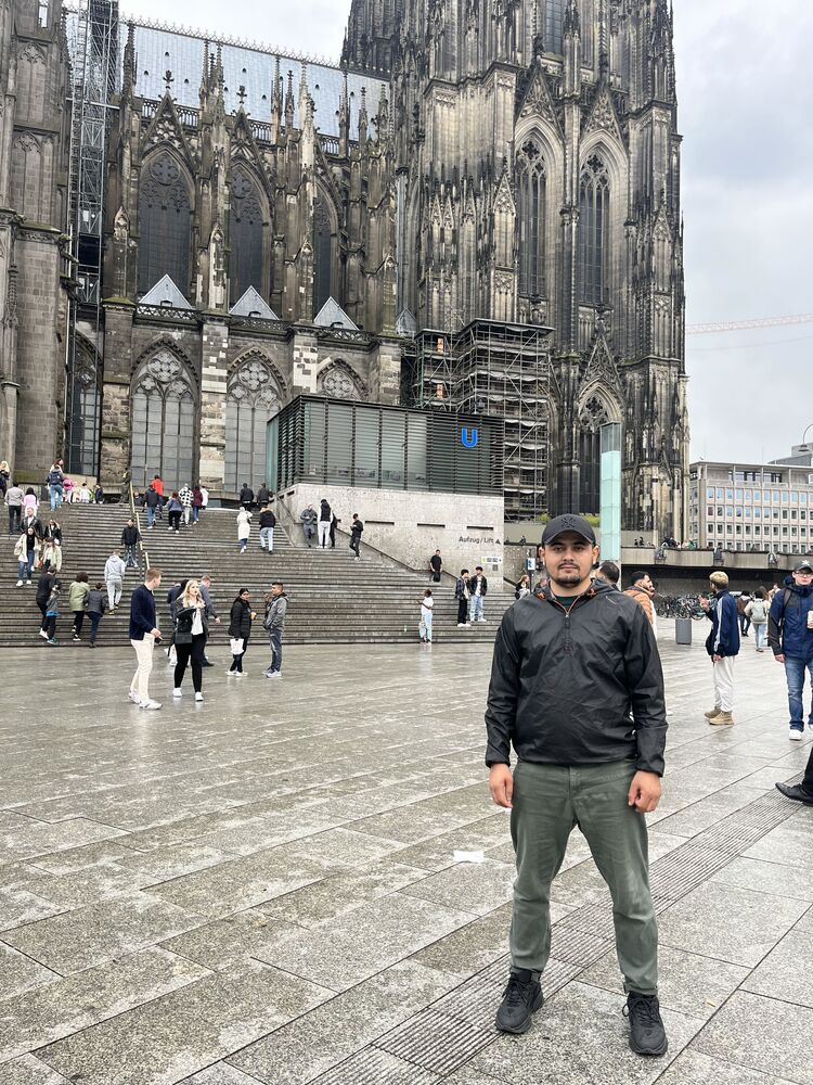 43108085  Bakh, 27 ,    Leverkusen