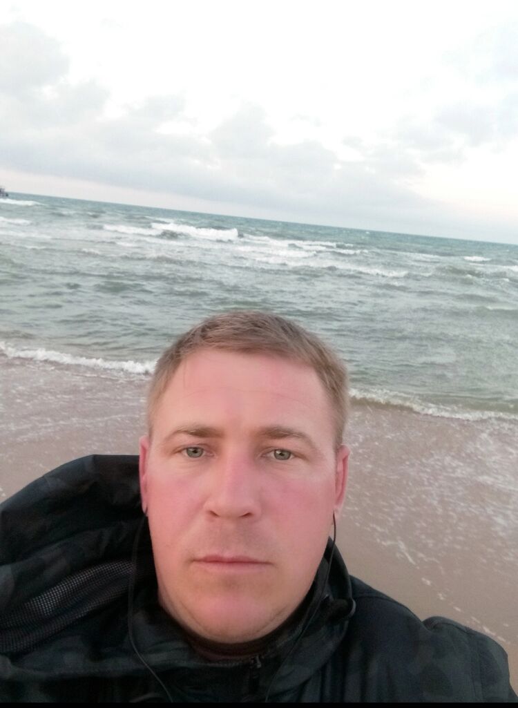  ,   Mihail, 42 ,   ,   