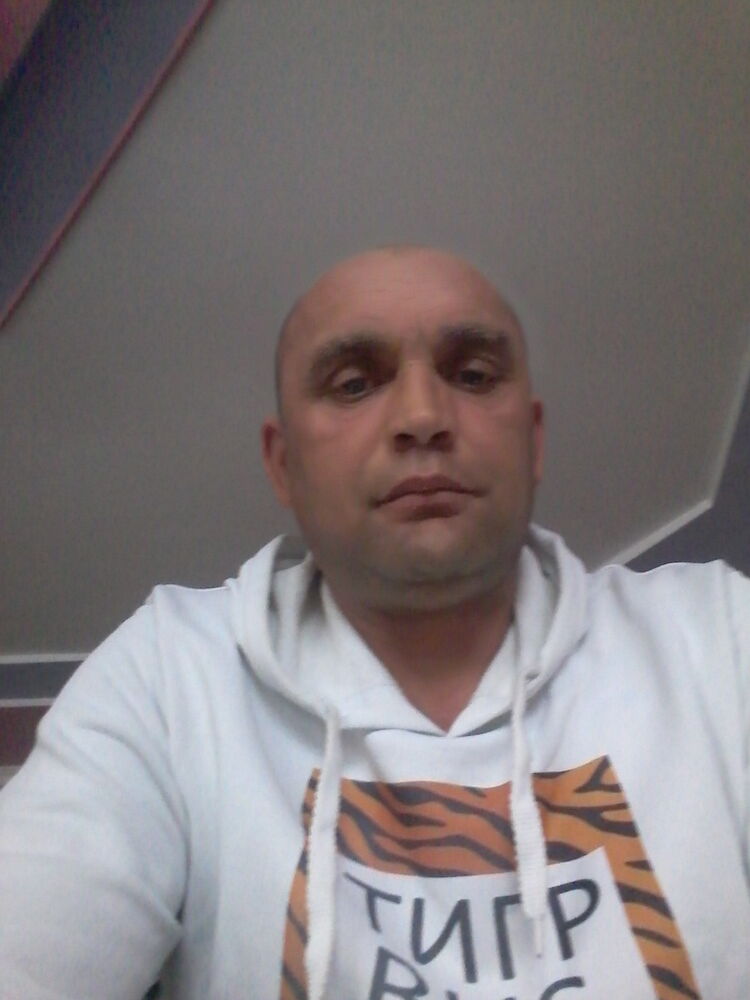  ,   Leonid, 46 ,   c 