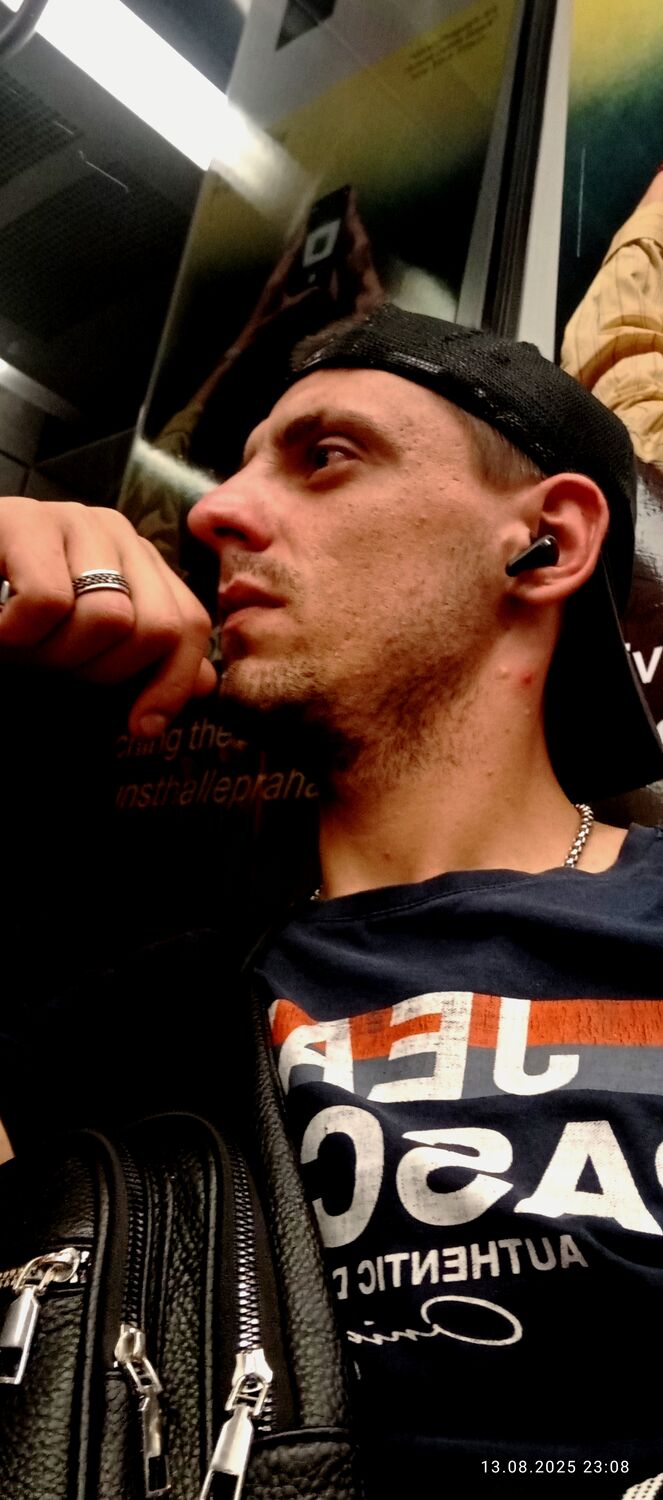  53781555  Zender, 26 ,    Praha