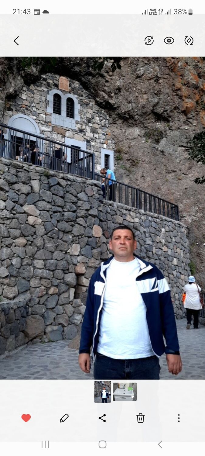  46117275  Armen, 43 ,    